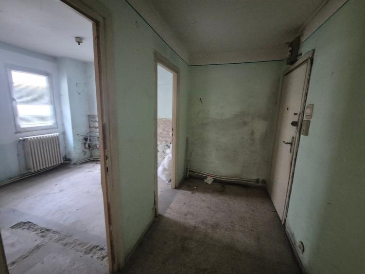Apartament cu 2 camere semidecomandat în Micro I