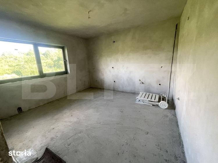 Casă cu 5 camere cu Teren 1800 Mp în Central