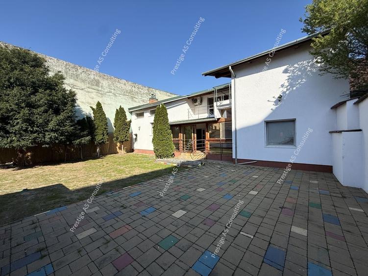 Casă individuală cu 4 camere cu Canalizare în Elisabetin