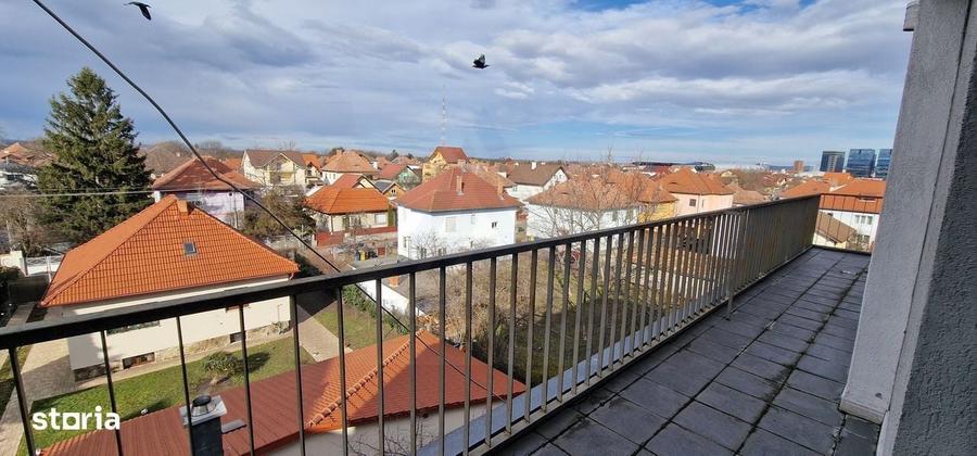 Apartament cu 3 camere în Calea Dumbrăvii