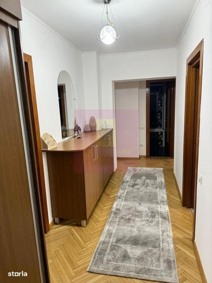 Apartament cu 3 camere decomandat în Muncii
