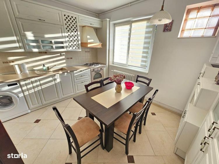 Apartament cu 3 camere decomandat în Plopilor