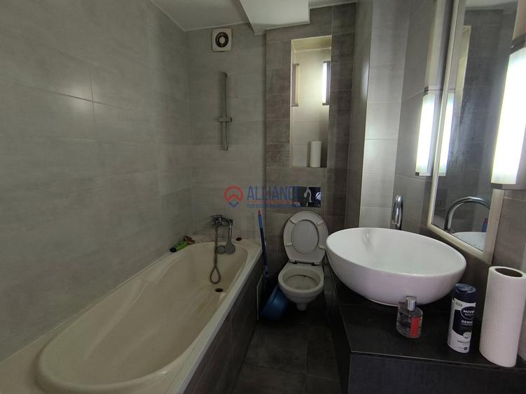 Apartament cu 3 camere semidecomandat în Peninsula