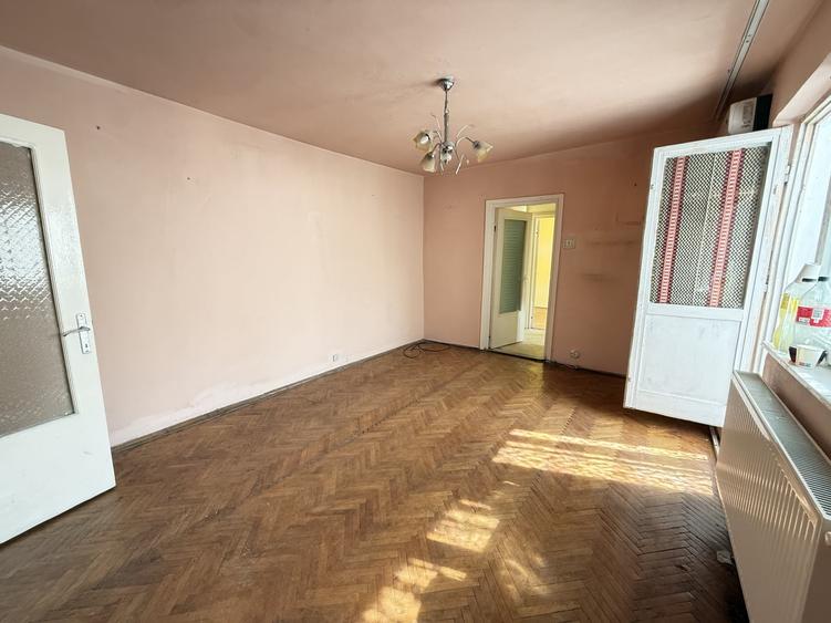Apartament cu 2 camere semidecomandat în Cetății