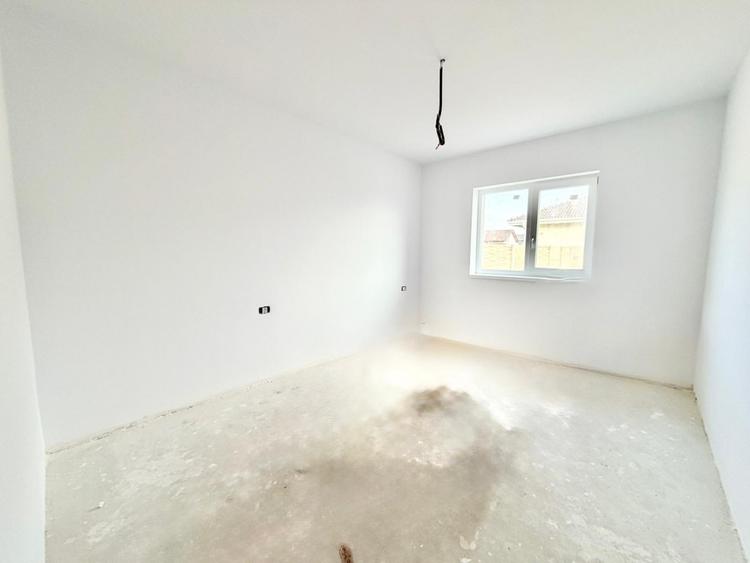 Duplex cu 4 camere cu Canalizare în Moșnița Nouă