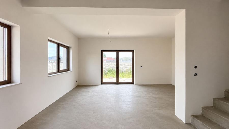 Duplex cu 4 camere cu Canalizare în Moșnița Nouă