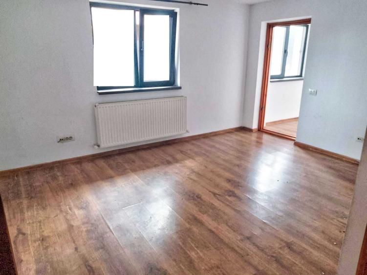 Casă cu 2 camere cu Teren 500 Mp în Gara Veche