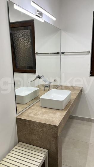 Casă individuală cu 7 camere cu Piscina în Iancu Nicolae