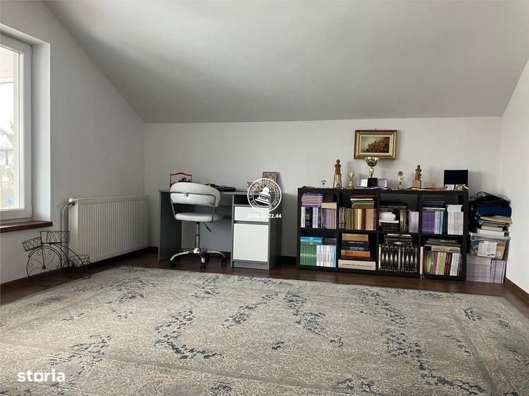Casă cu 4 camere în Stejarii