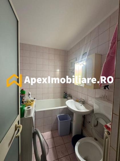 Apartament cu 3 camere decomandat, mobilat în Valea Ialomiței