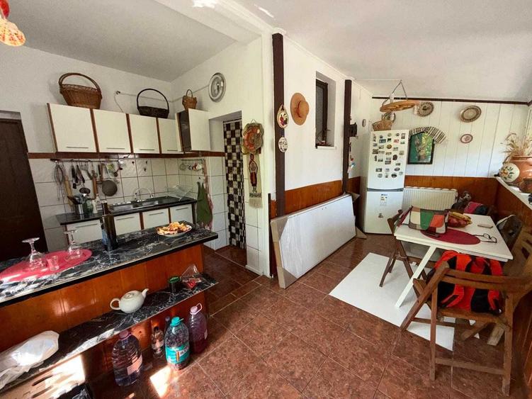Casă cu 4 camere în Ciolpani