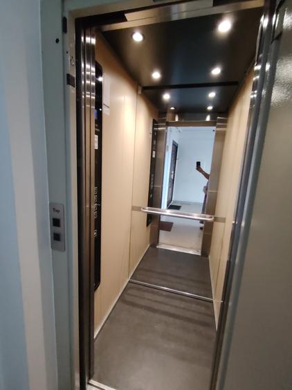 Apartament cu 3 camere semidecomandat în Tineretului