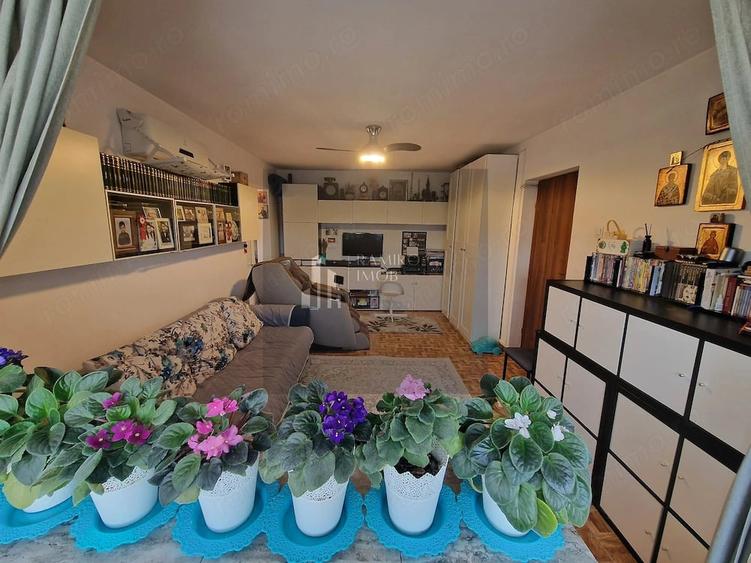 Apartament cu 4 camere semidecomandat în Central