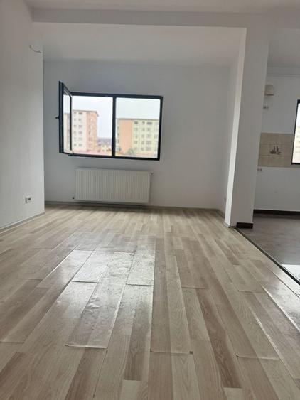 Apartament cu 2 camere semidecomandat în Sud-Vest