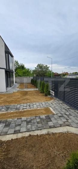 Casă individuală cu 5 camere cu Canalizare în Cârcea