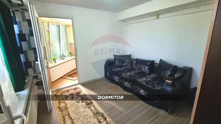 Apartament cu 3 camere semidecomandat în Exterior Est