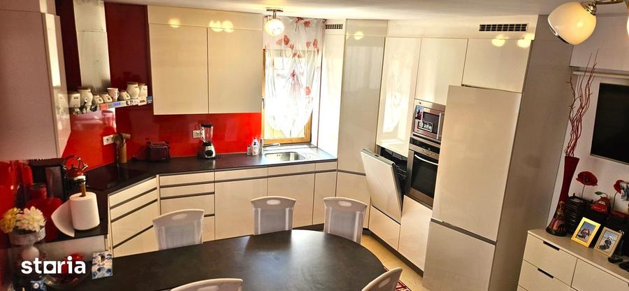 Apartament cu 3 camere semidecomandat în Nord