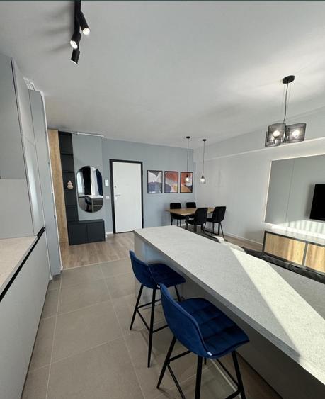 Apartament cu 2 camere semidecomandat, mobilat în 13 Septembrie