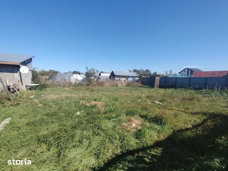 Teren de 400 mp, în Priseaca