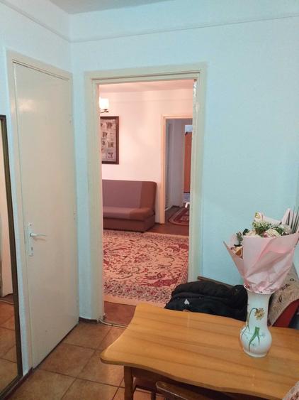 Apartament cu 2 camere semidecomandat în Podu Roș