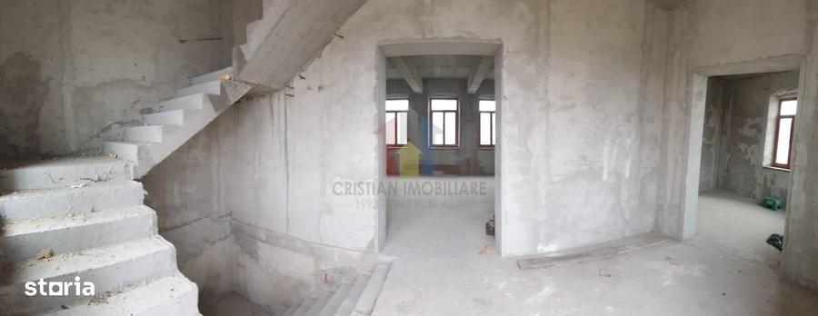 Casă cu 10 camere cu Teren 466 Mp în Ultracentral
