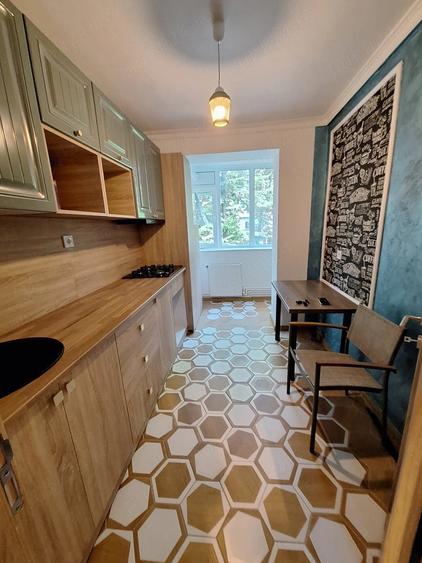 Apartament cu 3 camere semidecomandat în Mazepa 1