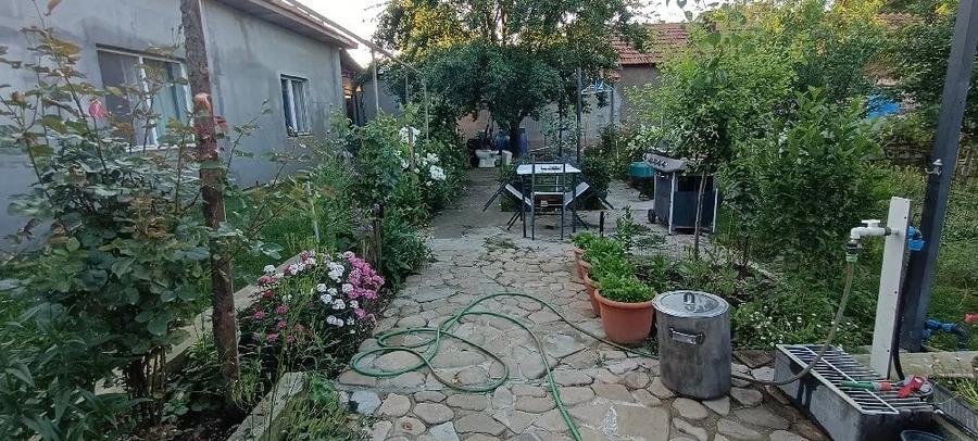 Casă cu 4 camere cu Teren 1000 Mp în Braniștea