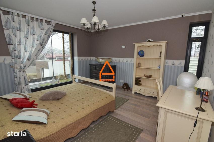 Casă cu 4 camere în Bucium