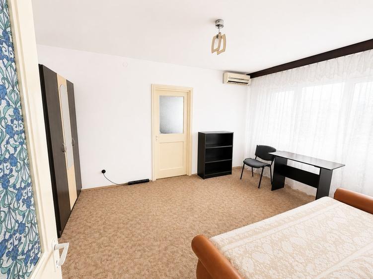 Apartament cu 3 camere nedecomandat, mobilat în Podu Roș