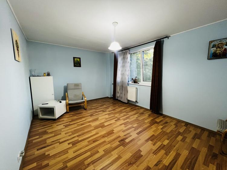 Apartament cu 3 camere decomandat, mobilat în Drumul Taberei