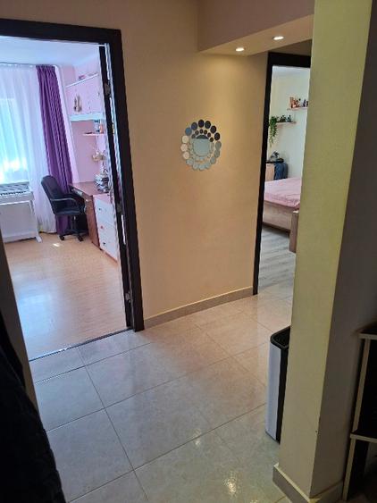 Apartament cu 3 camere decomandat în 1 Decembrie