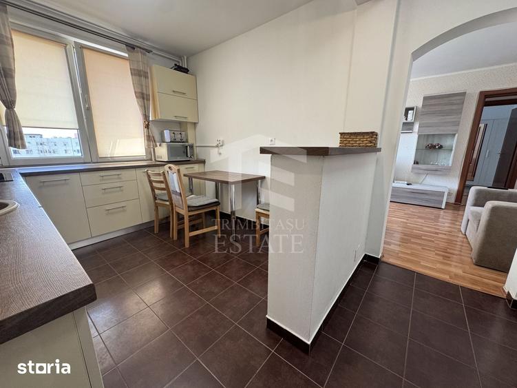 Apartament cu 3 camere semidecomandat în Tei