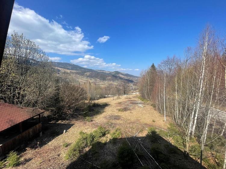 Casă individuală cu 7 camere cu Canalizare în Rogojel