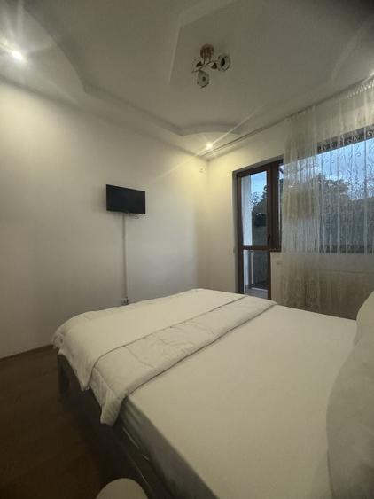 Casă cu 8 camere cu Teren 220 Mp în Central