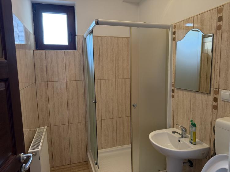 Apartament cu 3 camere decomandat, mobilat în Vasile Aaron