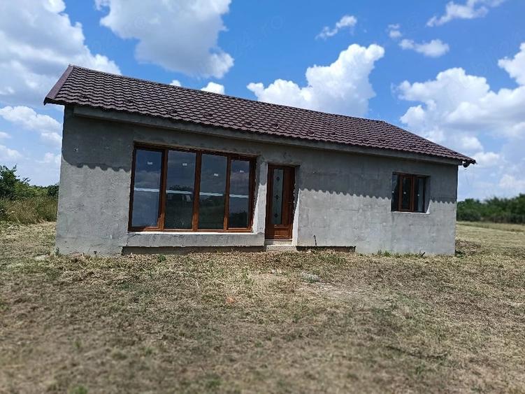 Casă cu Teren 1000 Mp în Banloc