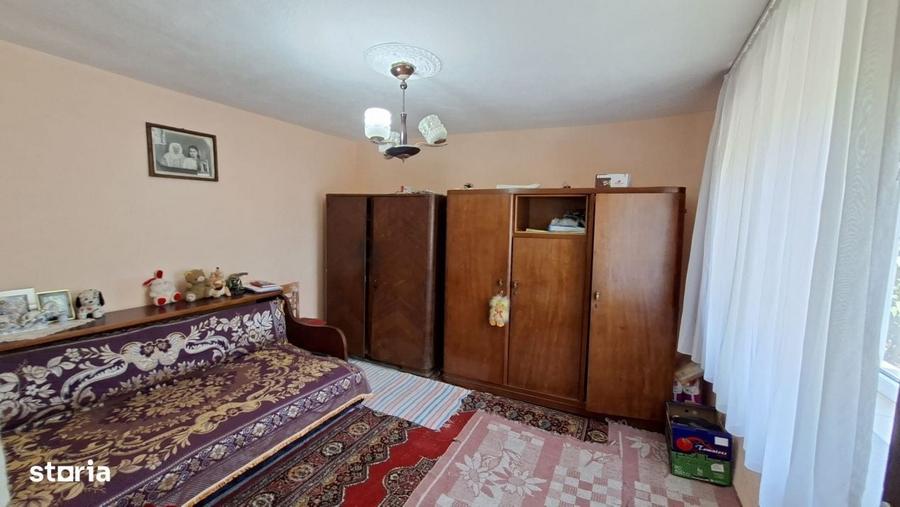Casă cu 3 camere în Teiu