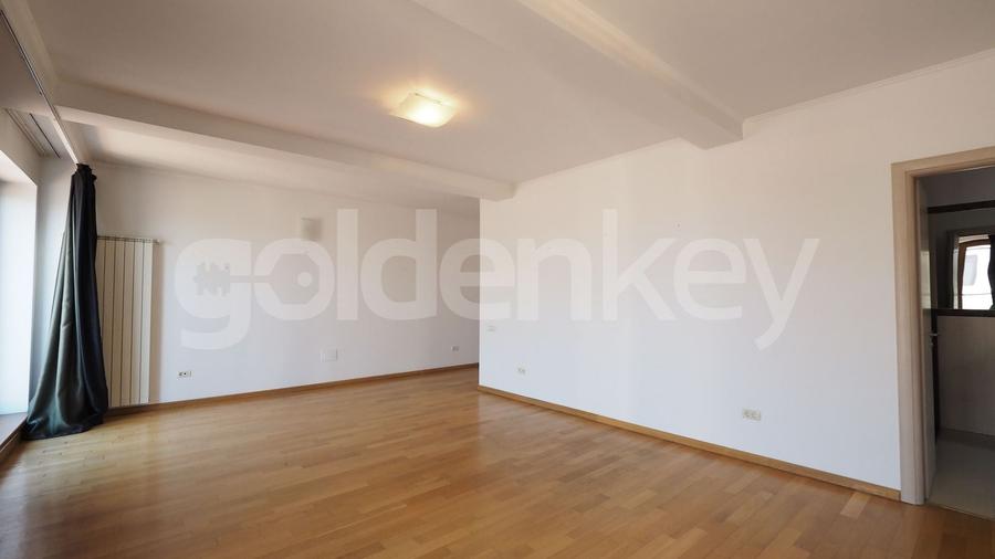 Penthouse cu 6 camere semidecomandat, mobilat în Șoseaua Nordului