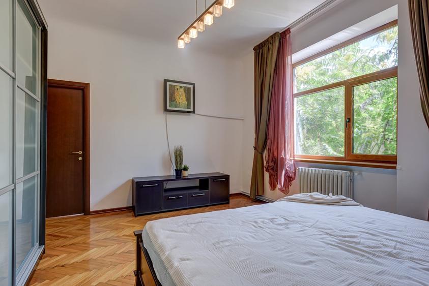 Apartament cu 6 camere semidecomandat, mobilat în Unirii