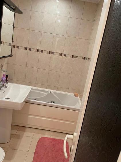 Apartament cu 3 camere decomandat în Gară