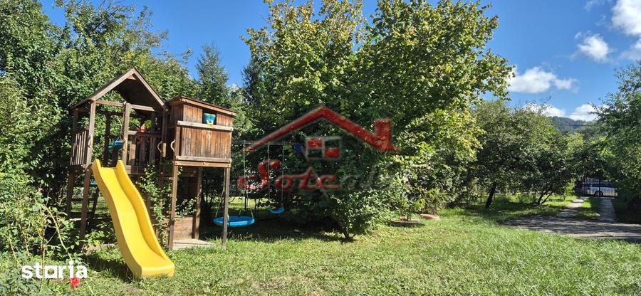 Casă cu 6 camere cu Teren 852 Mp în Central