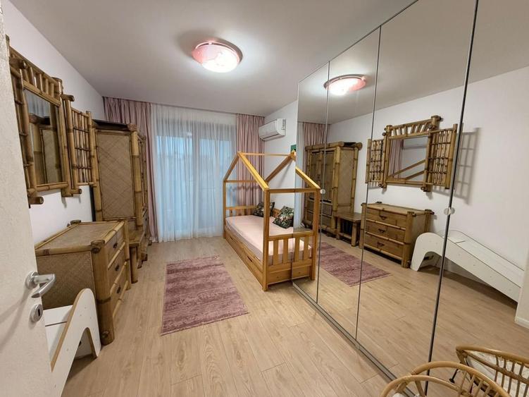 Apartament cu 4 camere decomandat, mobilat în Iancu Nicolae