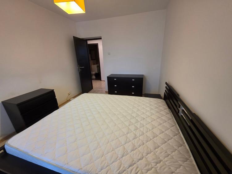 Apartament cu 3 camere semidecomandat, mobilat în Titan