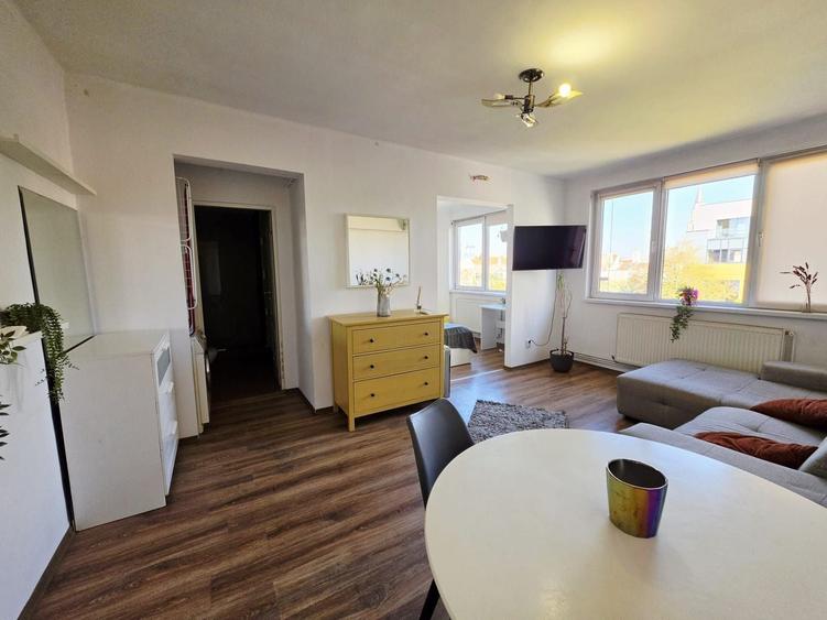 Apartament cu 2 camere semidecomandat, mobilat în Central