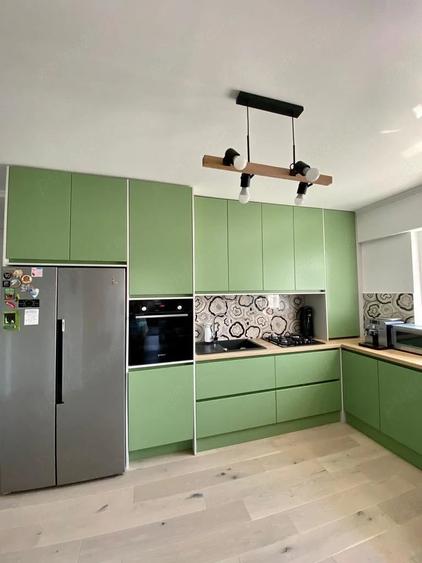 Apartament cu 3 camere decomandat în Florești