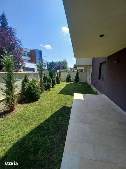 Casă cu 6 camere cu Teren 386 Mp în Băneasa