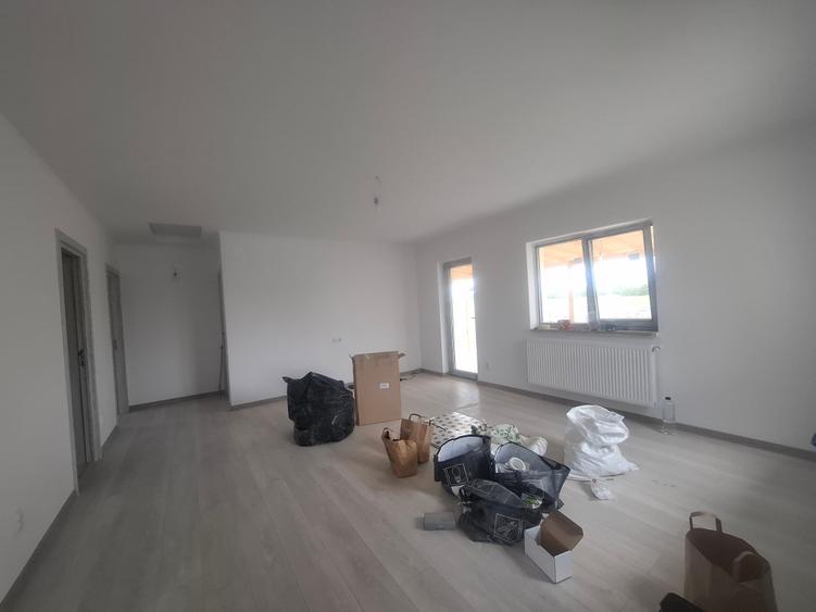 Casă individuală cu 3 camere cu Teren 300 Mp în Clinceni