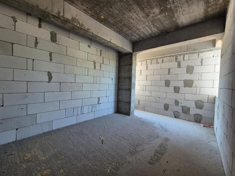 Apartament cu 2 camere decomandat în Kamsas