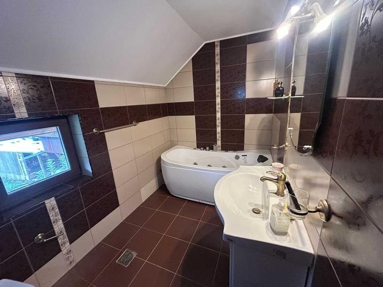 Casă cu 4 camere în Central