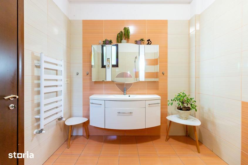 Casă cu 6 camere cu Teren 850 Mp în Corbeanca